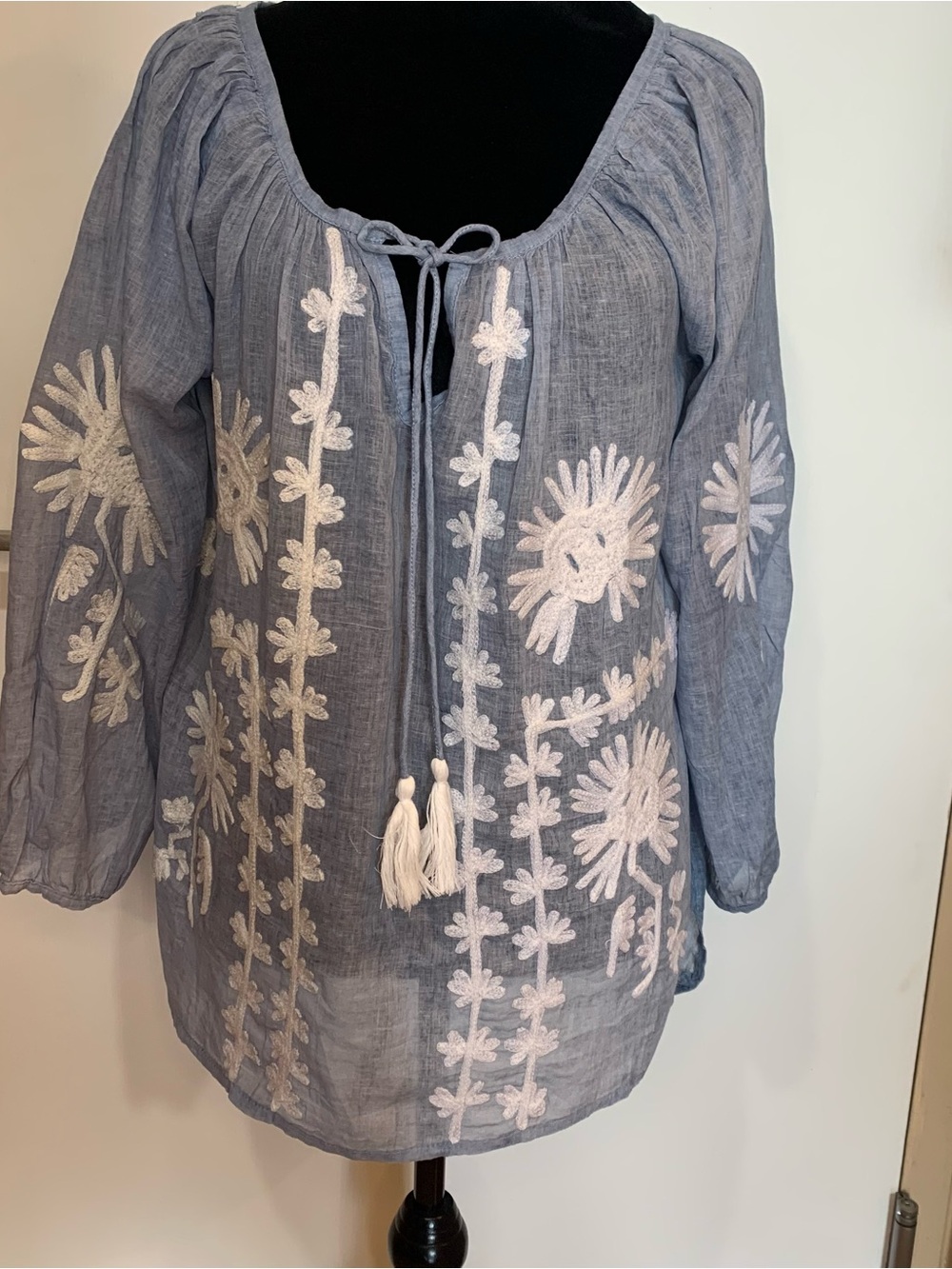 Dolma NWT L/XL Embroidered Peasant Tunic Top - Blue with White Floral Embroidery
